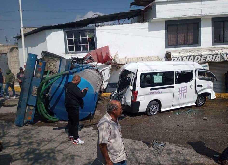 (VIDEO) Pipa sin frenos ocasiona un aparatoso accidente en Tultitlán