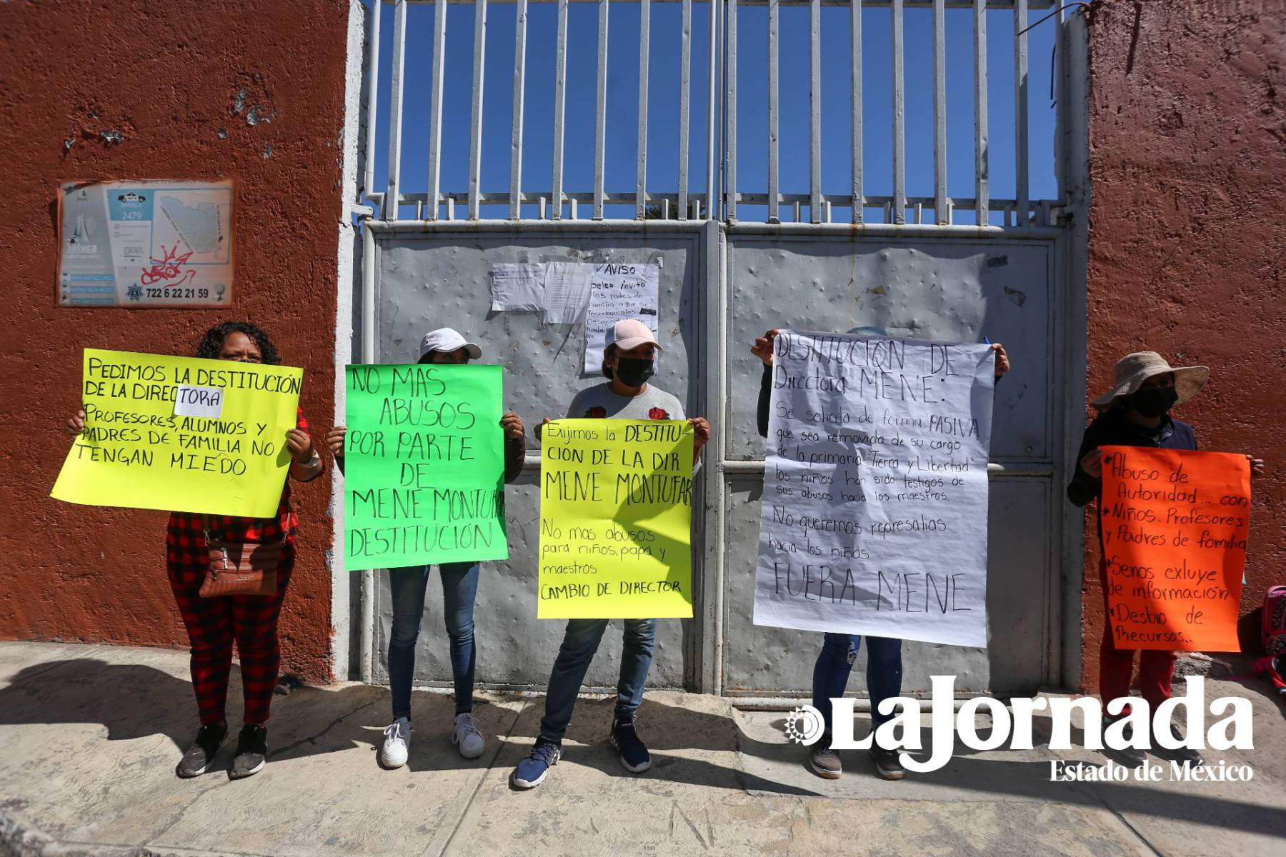 Padres de familia de escuela Tierra y Libertad denuncian que la directora violenta a niños y docentes