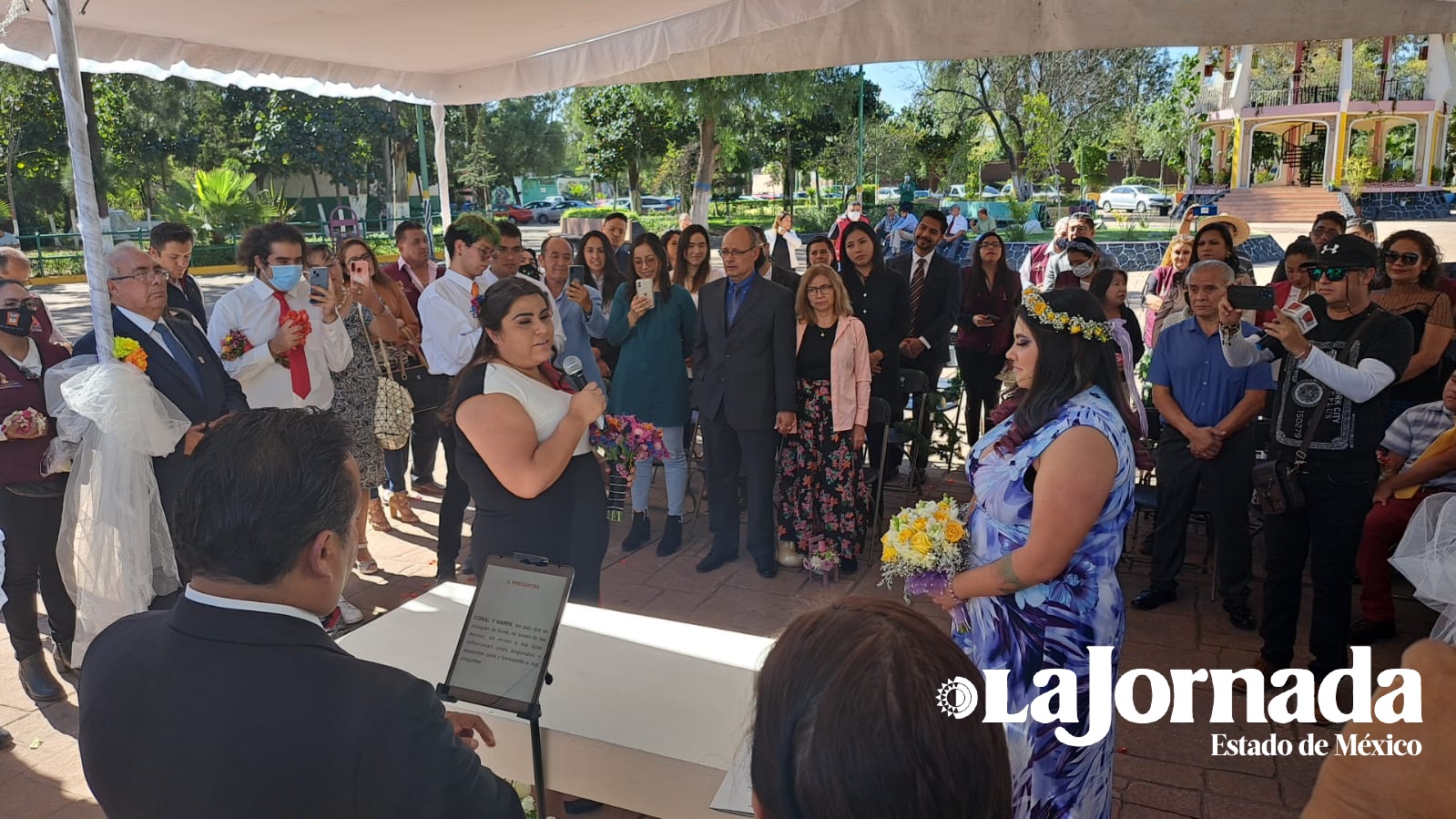 Nezahualcóyotl celebra su primer matrimonio igualitario