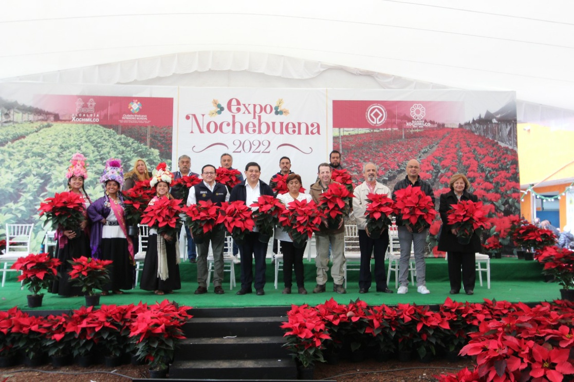 Venta de flores de nochebuena arranca en Xochimilco