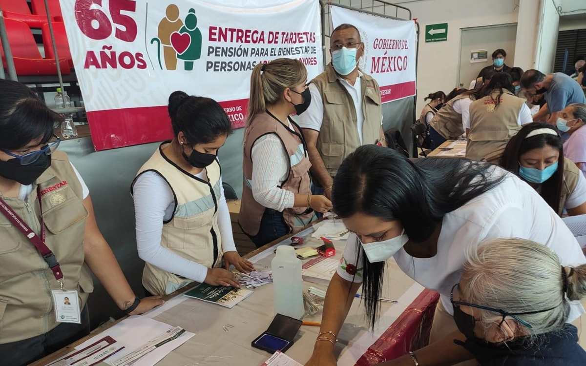 Confirman cambio de tarjeta del Bienestar para adultos mayores