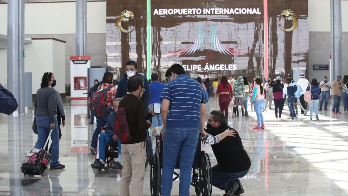 AMLO demanda a aerolíneas comerciales usar AIFA