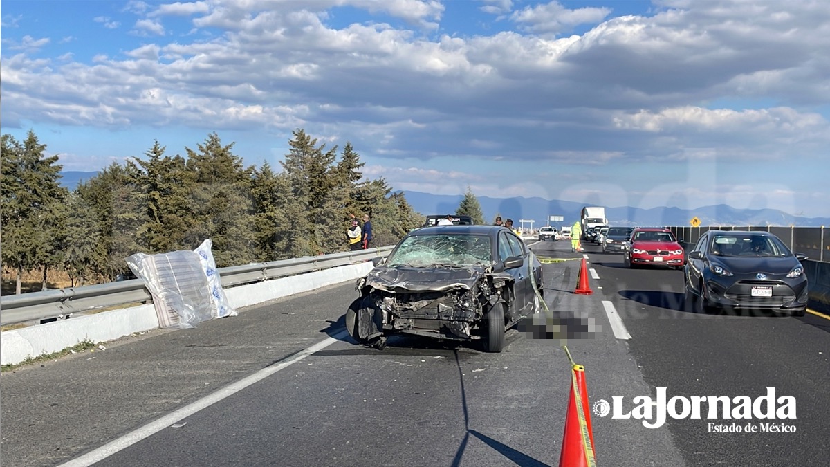 (VIDEO) Mujer se accidenta y muere en la autopista Lerma-Valle de Bravo