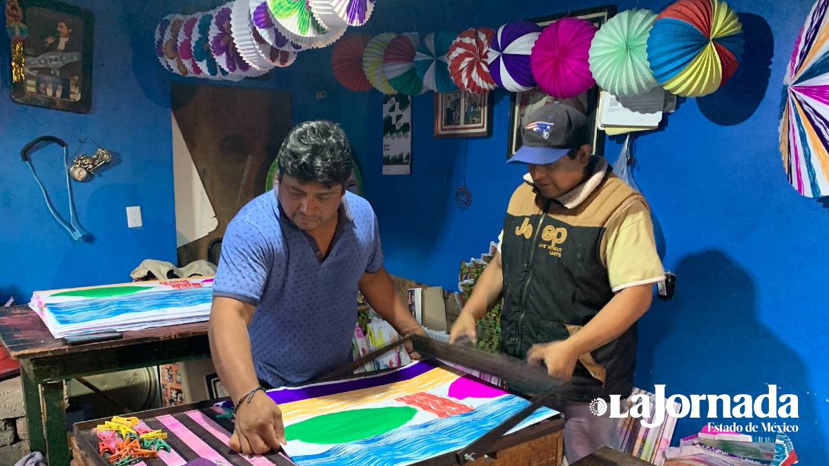 Los hermanos Chávez Chávez crean faroles de papel en Zumpango