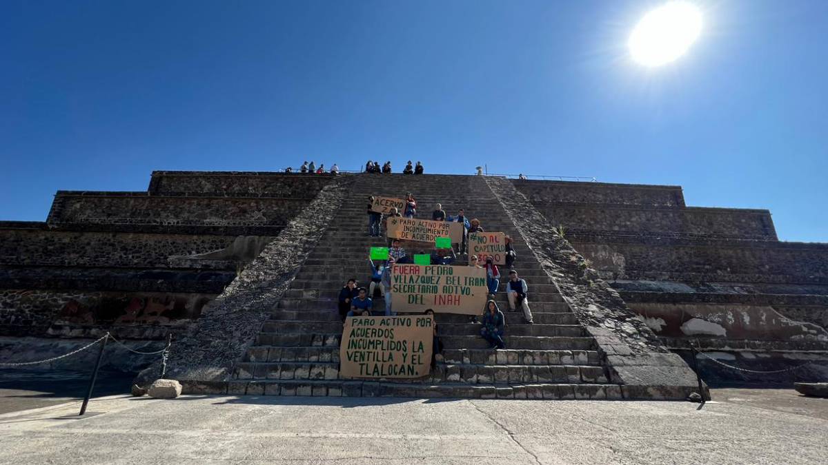 Trabajadores de la zona arqueológica de Teotihuacán protestan