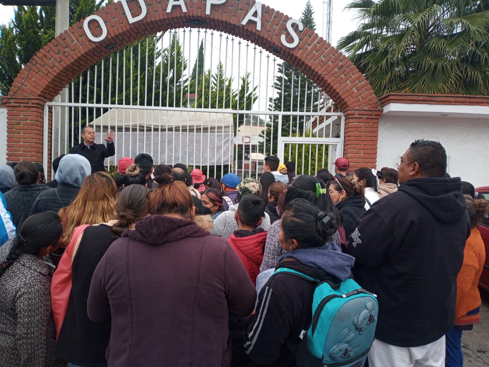 Habitantes de Chimalhuacán exigen se les reinstale el servicio de agua