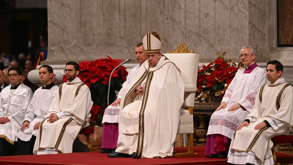 En misa de Nochebuena, papa Francisco pide por niños “devorados” por la guerra