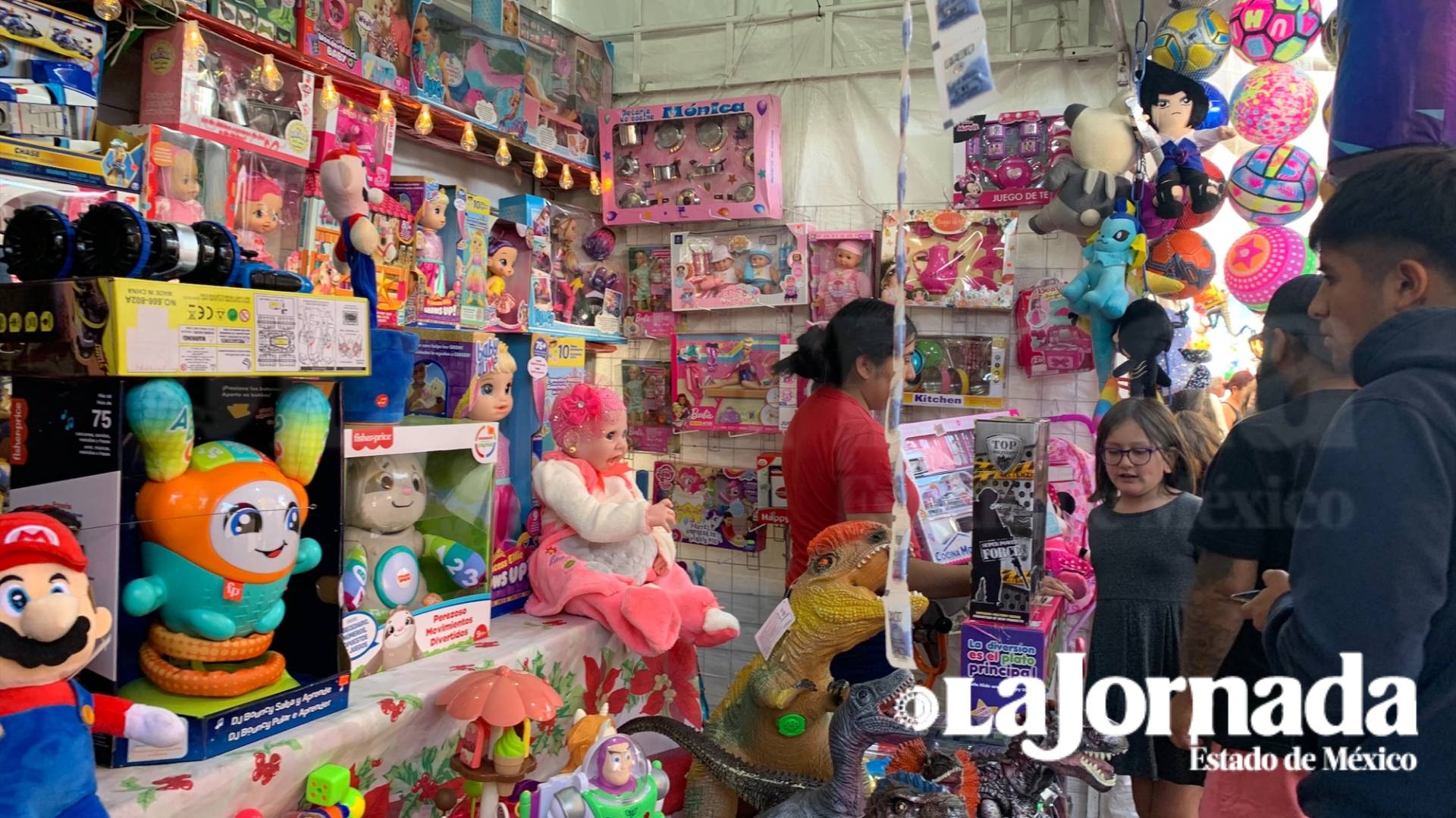 Reyes Magos apresuran la compra de regalos en el Valle de México