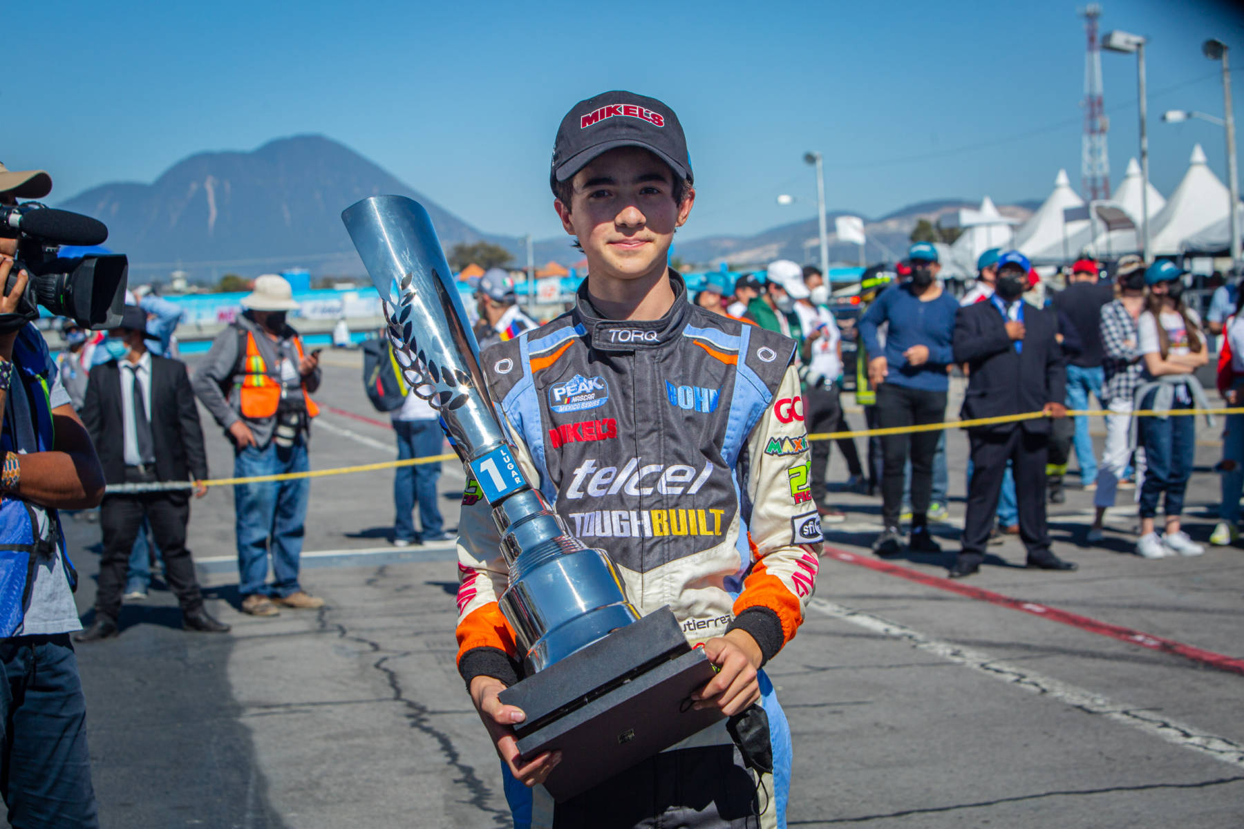 Choque en la autopista Valle de Bravo-Toluca provoca el fallecimiento de un piloto de la Nascar