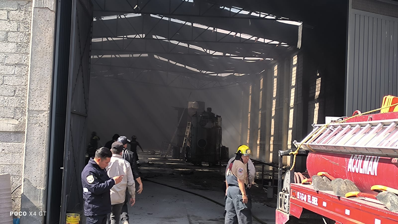 Bodega de velas se incendia en Acolman