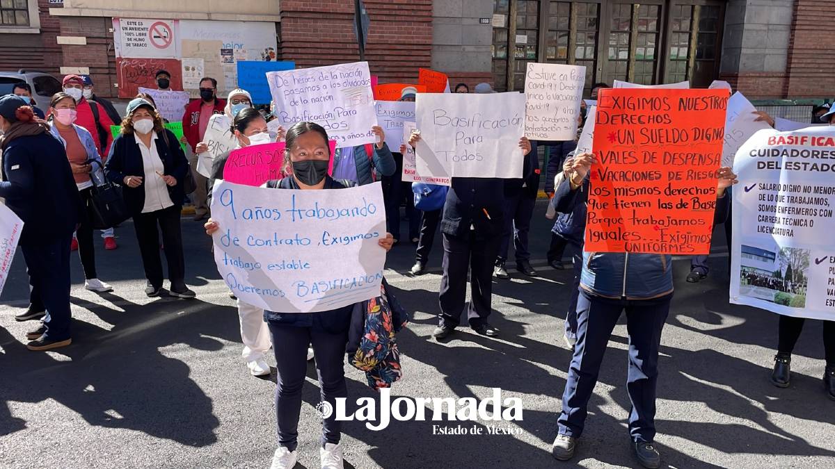 (VIDEO) Trabajadores de salud se manifiestan frente al ISEM