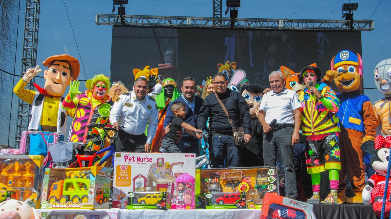 Rescatistas de Valle de Chalco festejan el “Día de Reyes”