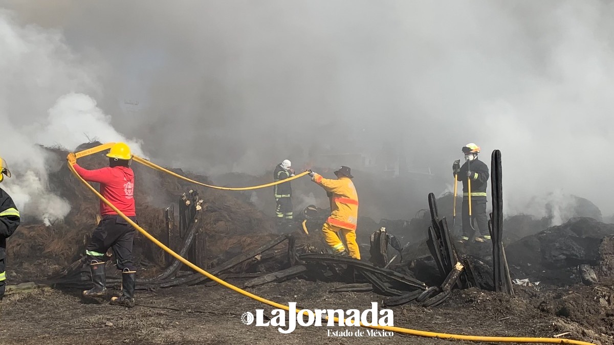 Arden 500 toneladas de residuos de llantas en San Martín de las Pirámides