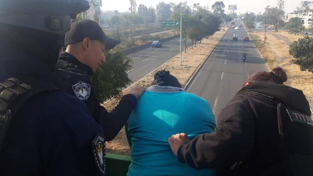 (VIDEO) Otro intento de suicidio en Neza fue frustrado por la policía