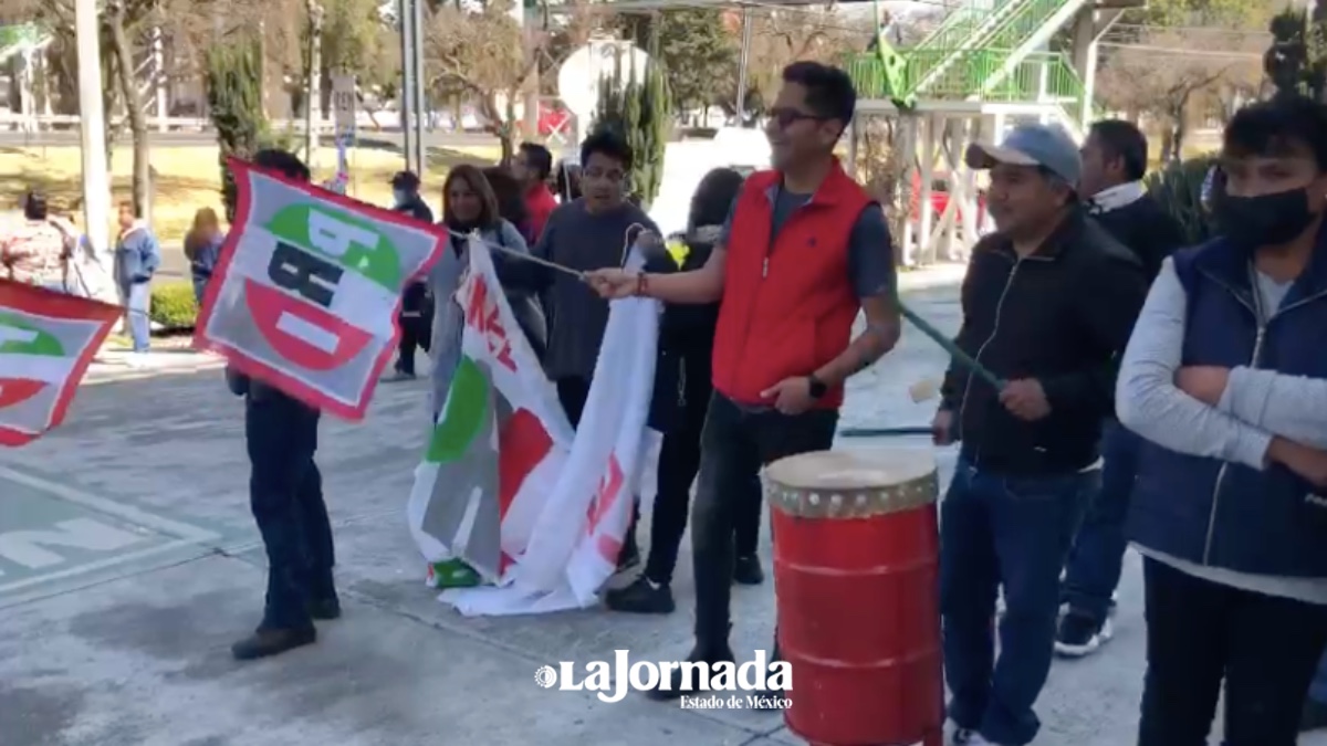 (VIDEO) Militantes esperan al PRI, PAN, PRD y NAEM para el registro en IEEM de “Va por México”