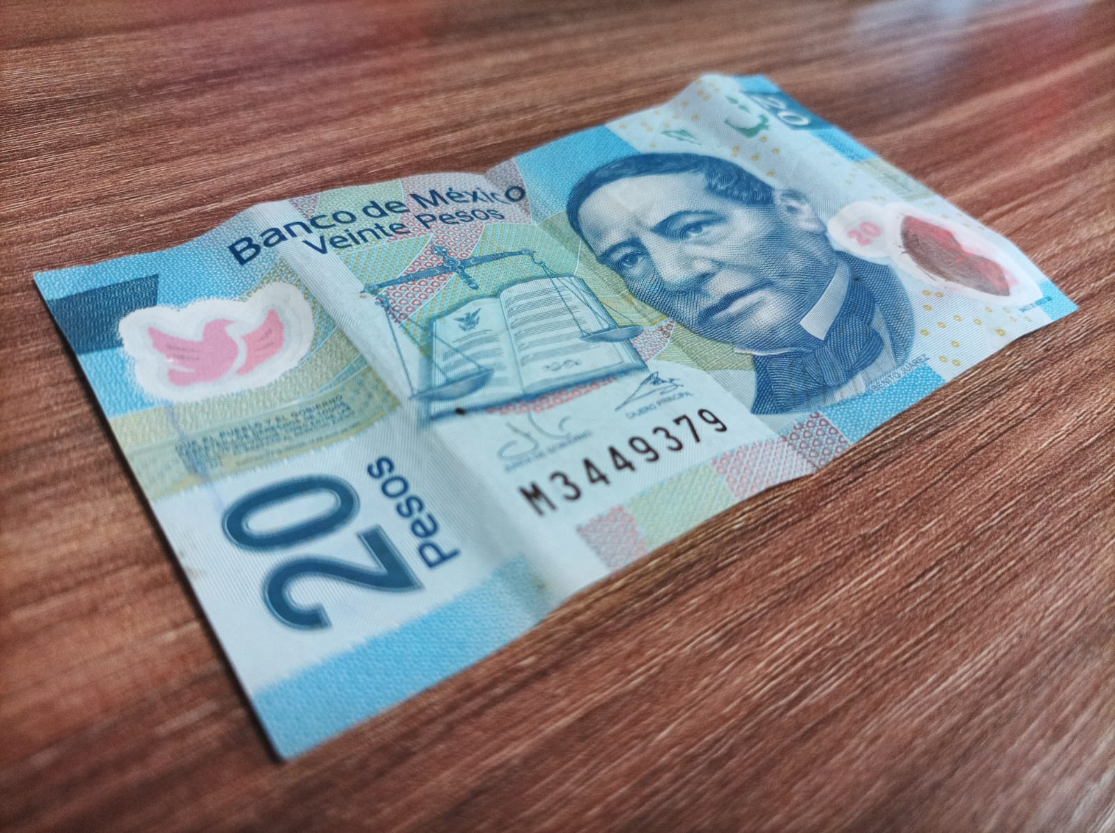 ¿Ya checaste el precio del dólar? ¡Se cotiza en menos de $19!