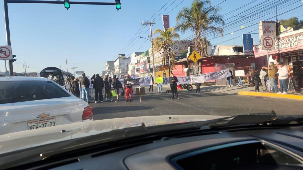 Cierre de gimnasio en Tecámac provoca protesta en la carretera México-Pachuca