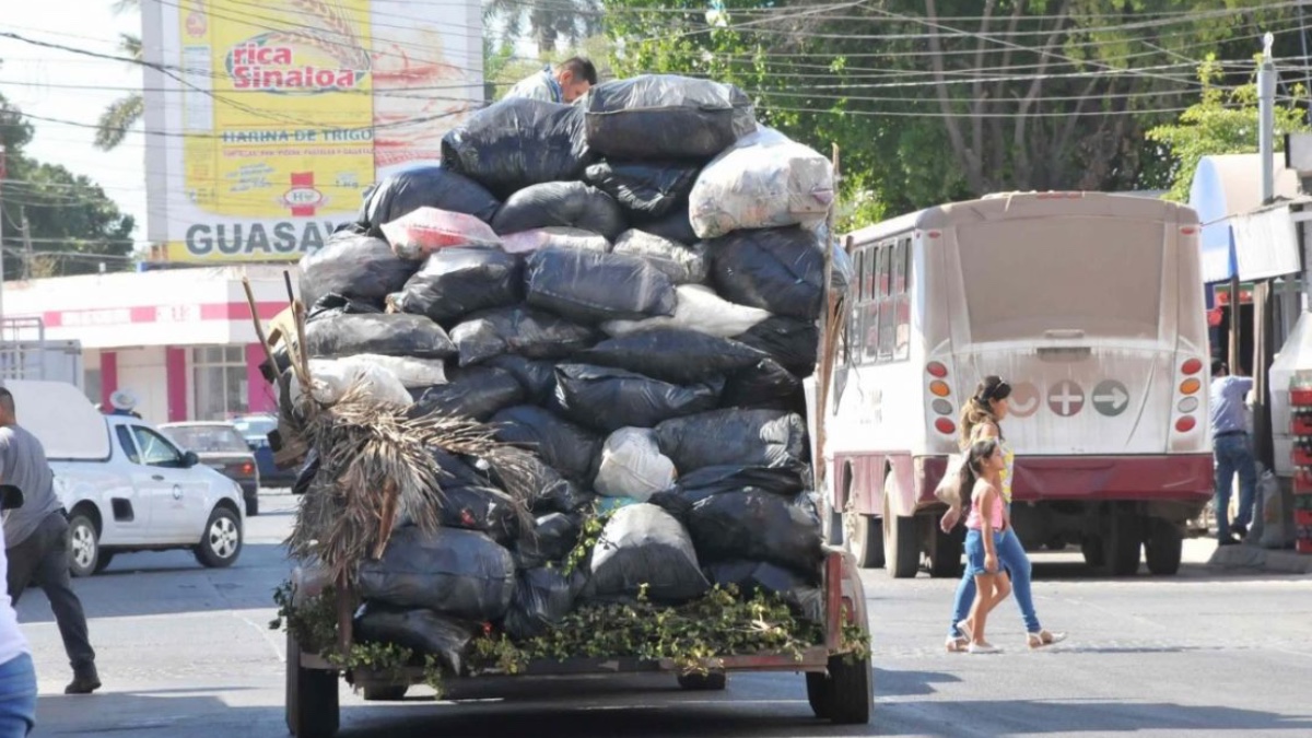 Recolectores de basura en Valle de Chalco amenazan con cerrar la autopista México-Puebla