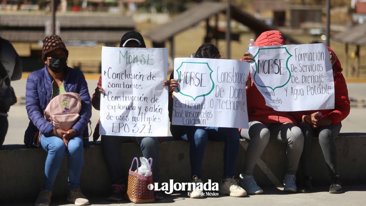 Manifestantes provocan tráfico lento en la México-Toluca