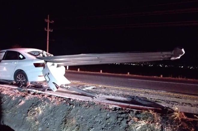 Conductor fallece al chocar contra una barra de contención en la autopista Toluca-Atlacomulco