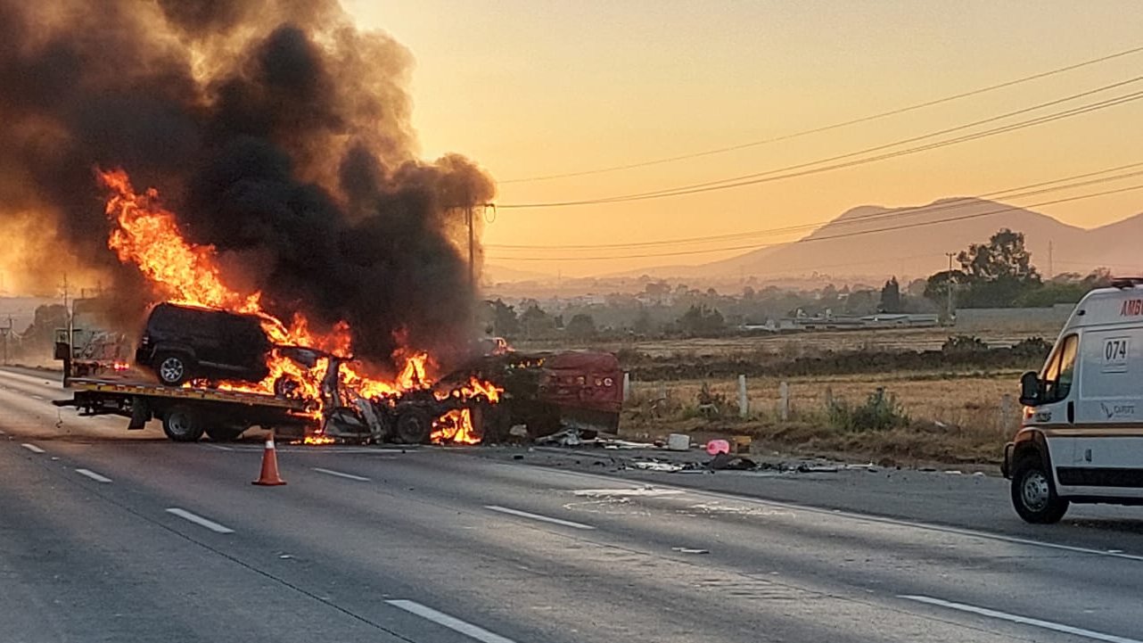 (VIDEO) Carros se accidentan e incendian en la México-Querétaro