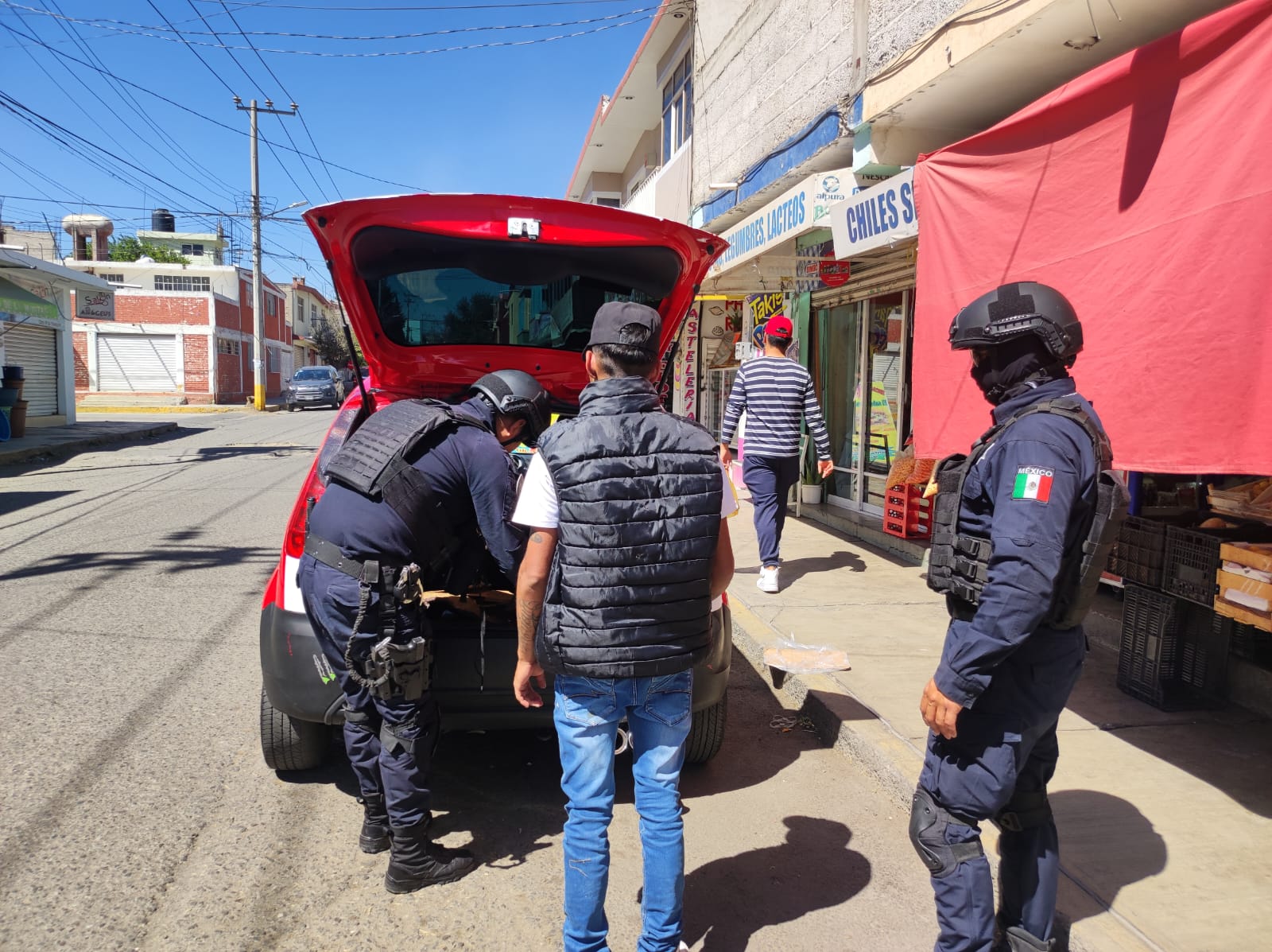 Detienen a sujetos con presunta droga en Ixtapaluca