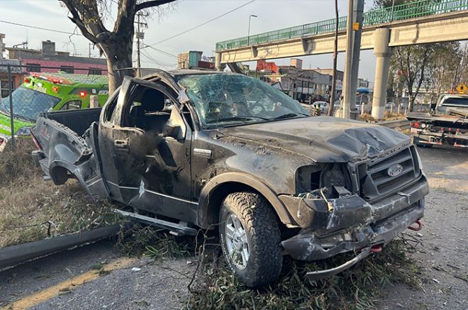 Accidente en la autopista Toluca-Atlacomulco deja heridos y daños materiales