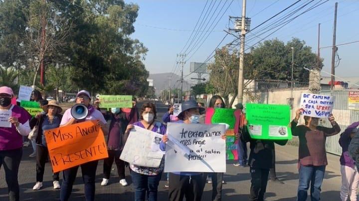 Bloquean carretera México-Texcoco para exigir búsqueda de maestra