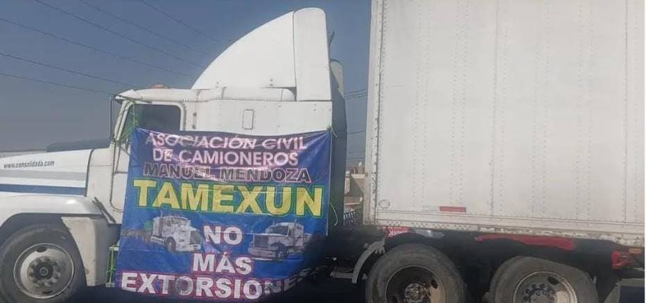 Transportistas bloquean autopistas; exigen seguridad y alto a las extorsiones