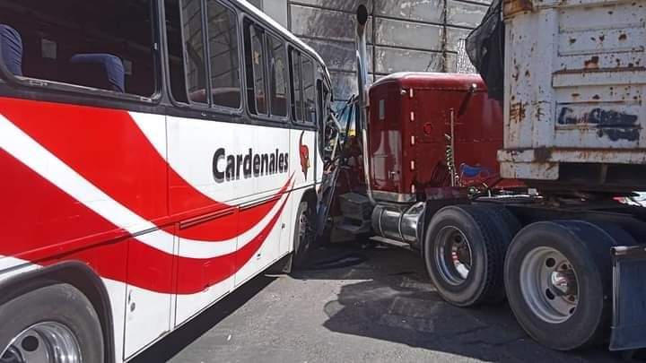 Choque entre autobús y tráiler deja varios pasajeros lesionados en la México-Cuautla