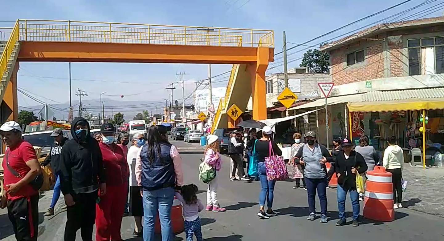 Vecinos de Cocotitlán cierran la carretera hacia Temamatla; denuncia fraude de regidores