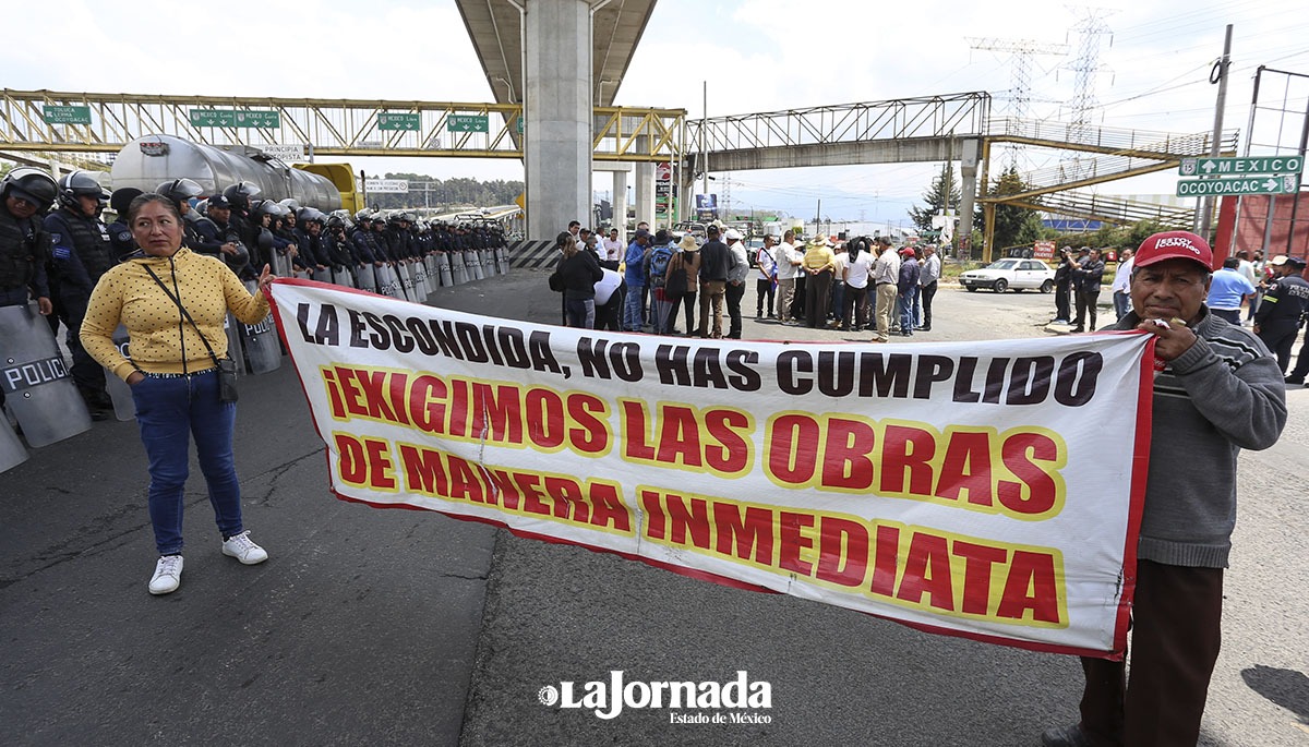 Habitantes de San Pedro Cholula se manifiestan junto a la México-Toluca