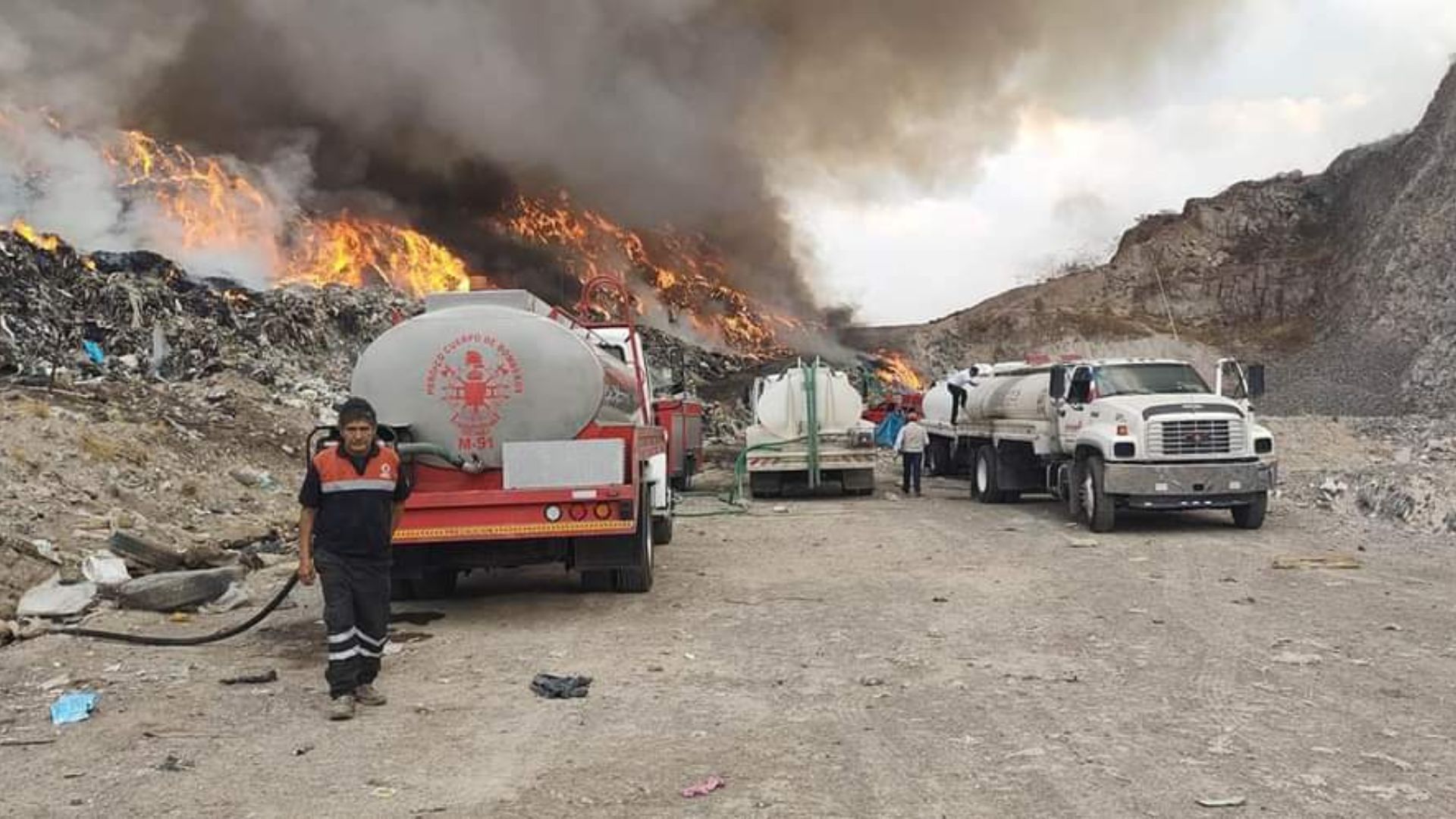 Incendio en tiradero de Tepotzotlán podría durar varios días: PC