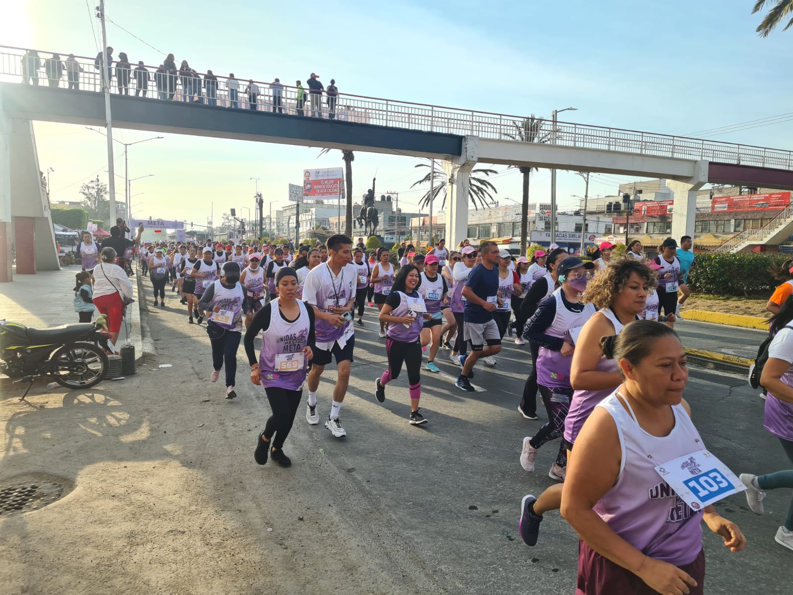 Mujeres con discapacidad participan en carrera atlética de Neza