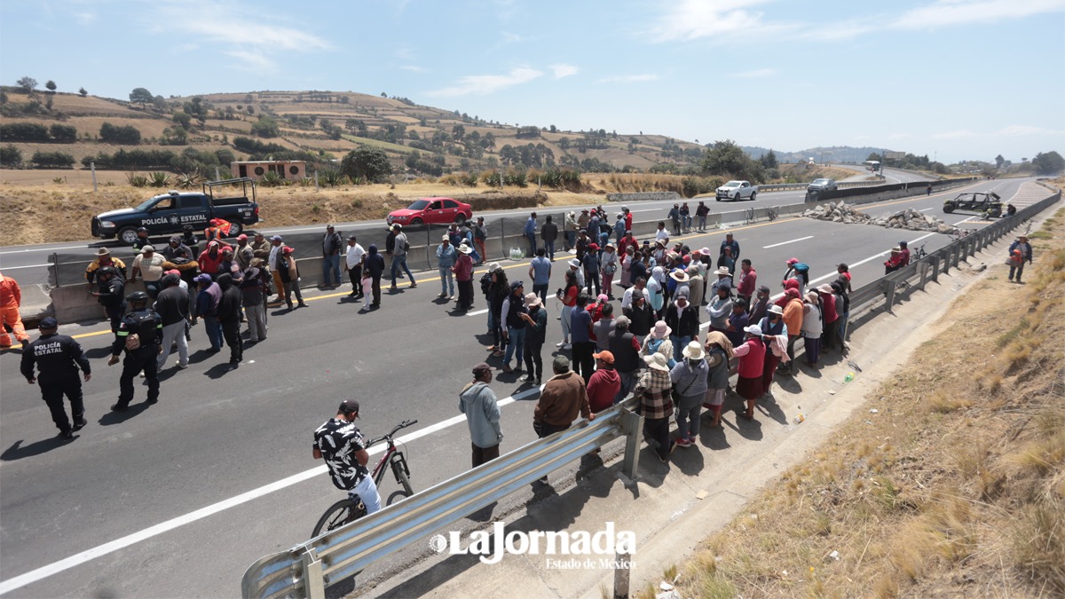 Video: Pobladores bloquean autopista Tenango-Ixtapan de la Sal