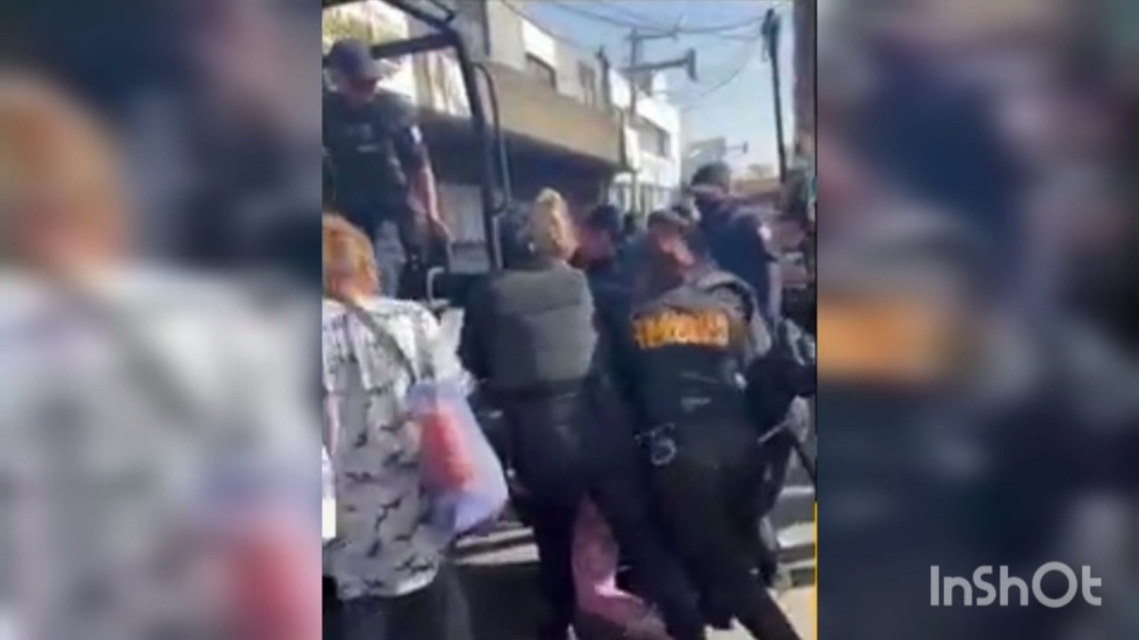 Video: Regidora priista agrede a policías de Texcoco