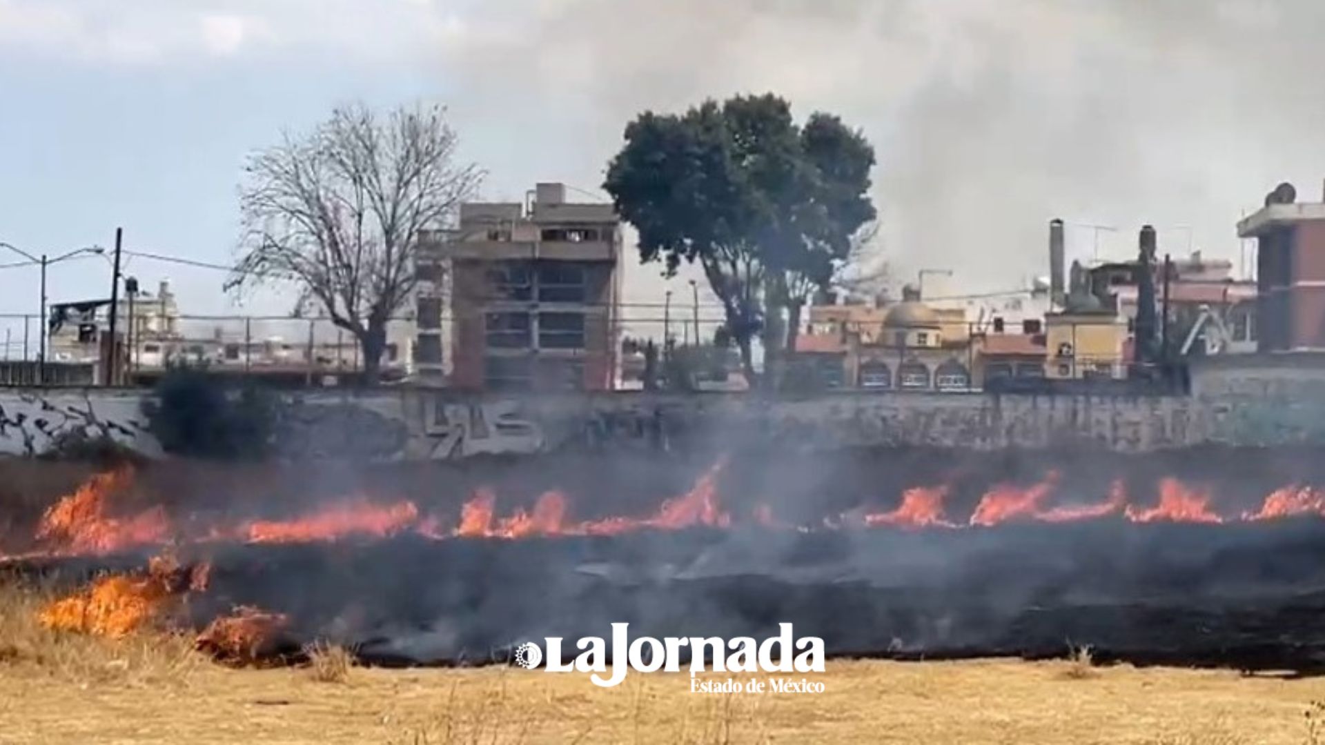 Video: Reportan incendio en baldío de Toluca