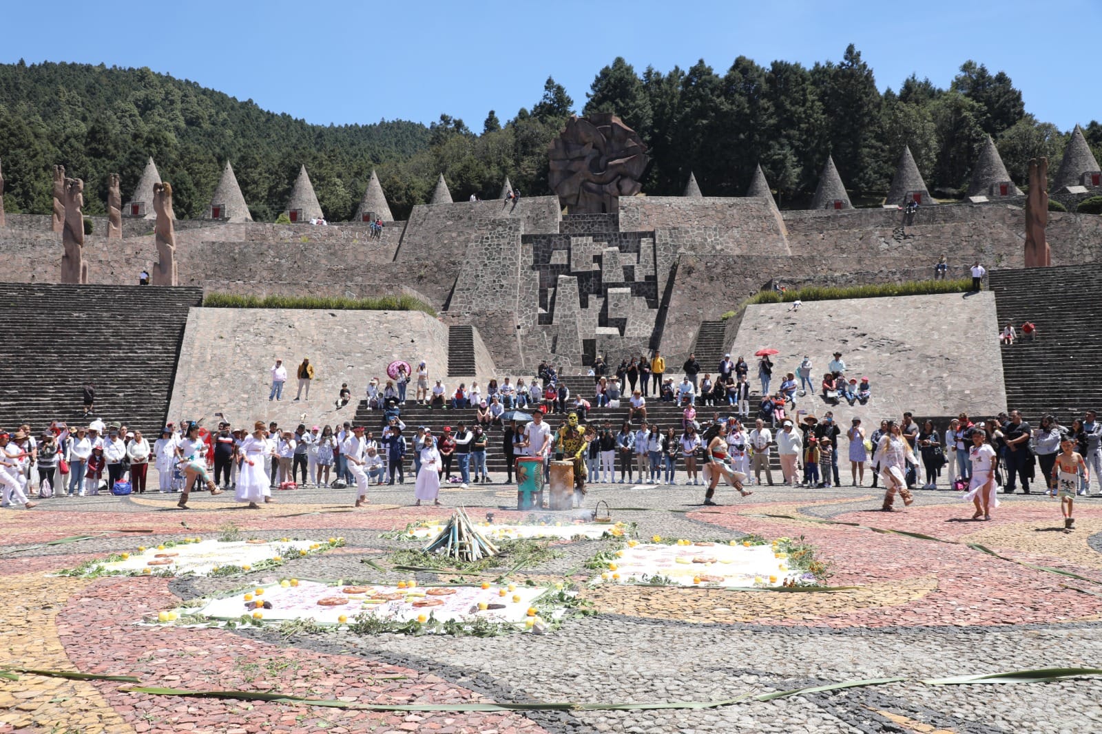 Viven mexiquenses encendido del Fuego Nuevo en Temoaya