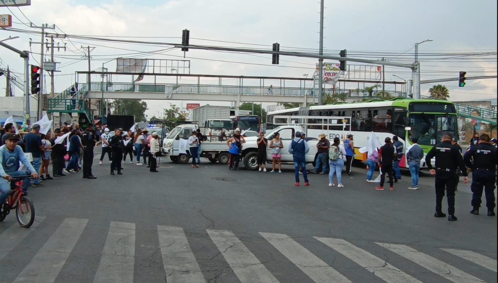 Bloqueo en Chimalhuacán desquicia la movilidad