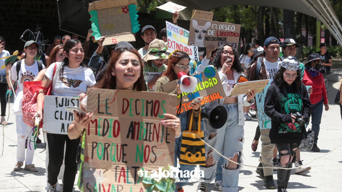 Por defensa en el Dia de la Tierra marchan en Toluca