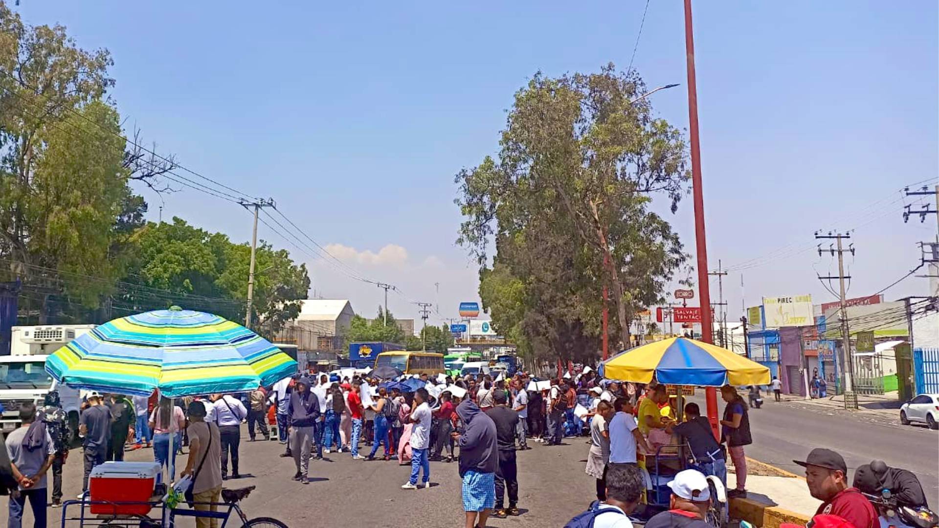 Manifestantes bloquean la México-Texcoco