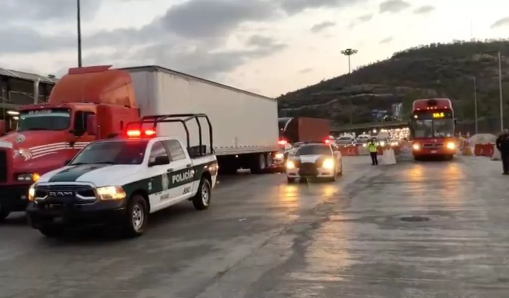 Motociclista muere atropellado por un tráiler en la México-Pachuca