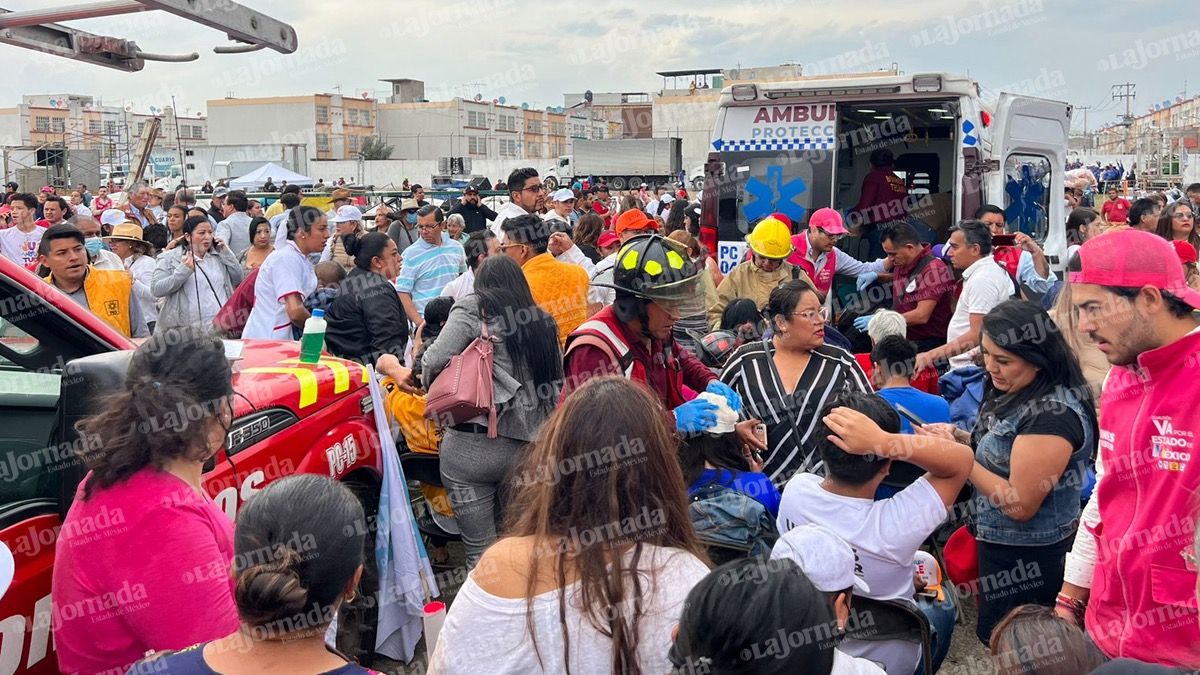 Video: Se desploma lona de evento de Alejandra del Moral en Tecámac