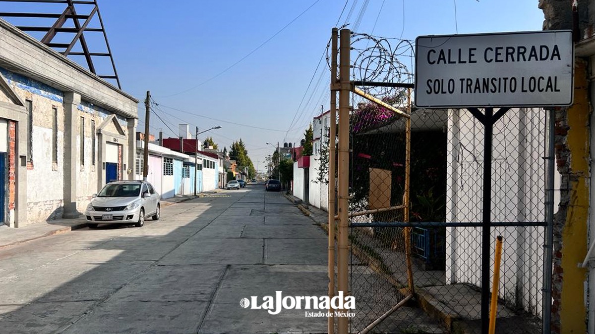 Señalan abusos de vecinos que invaden y cierran calles en Toluca