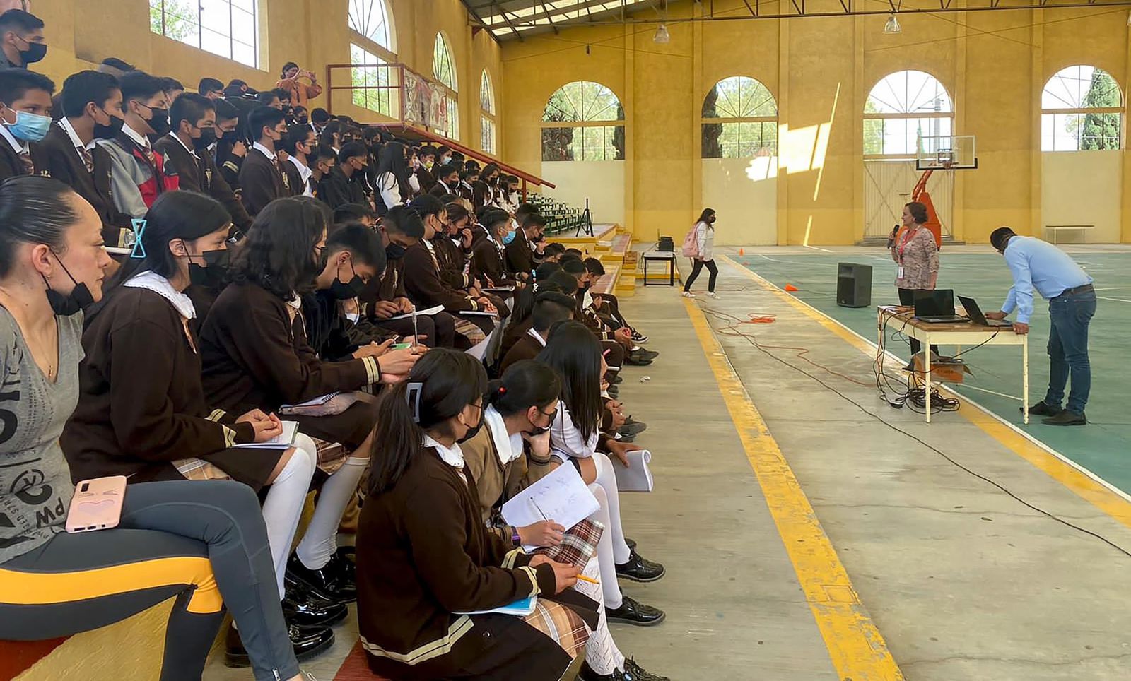 Suman pláticas a padres para prevenir violencia escolar en Teotihuacán