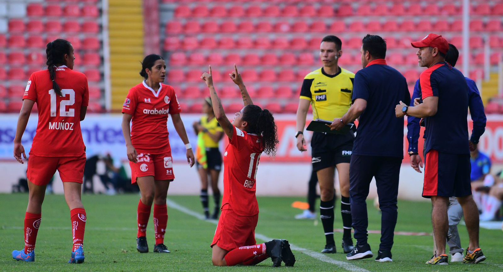 Diablas golean a Necaxa, hilan tercera victoria