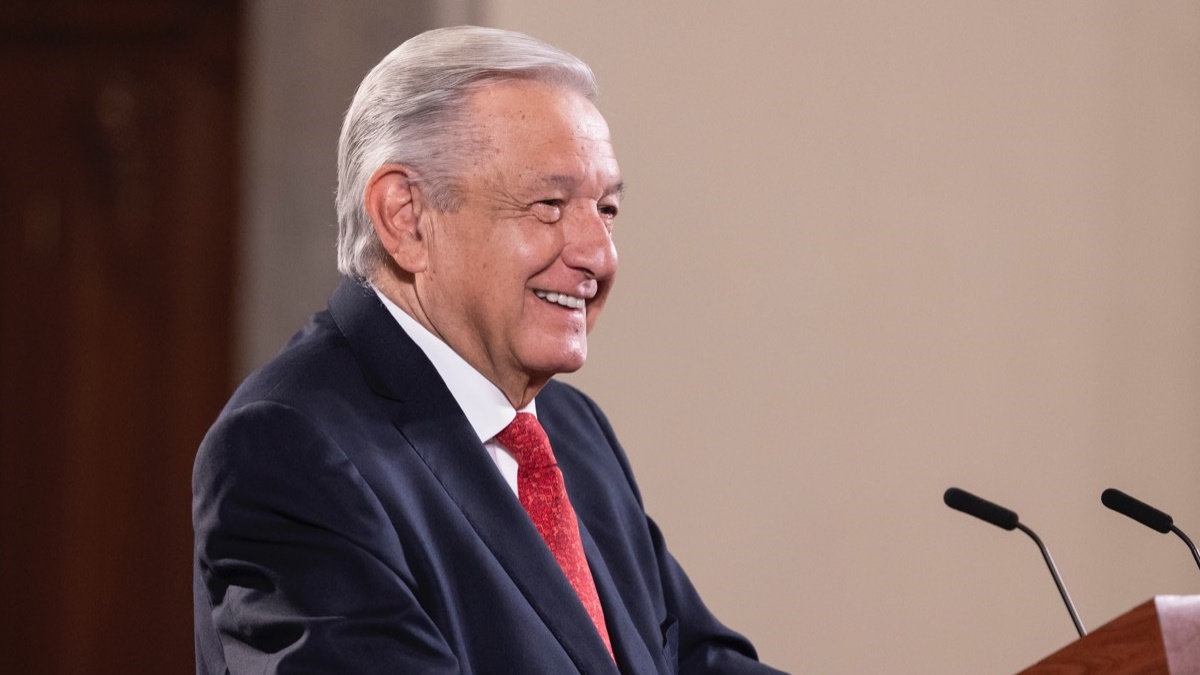 AMLO es declarado persona non grata en Perú