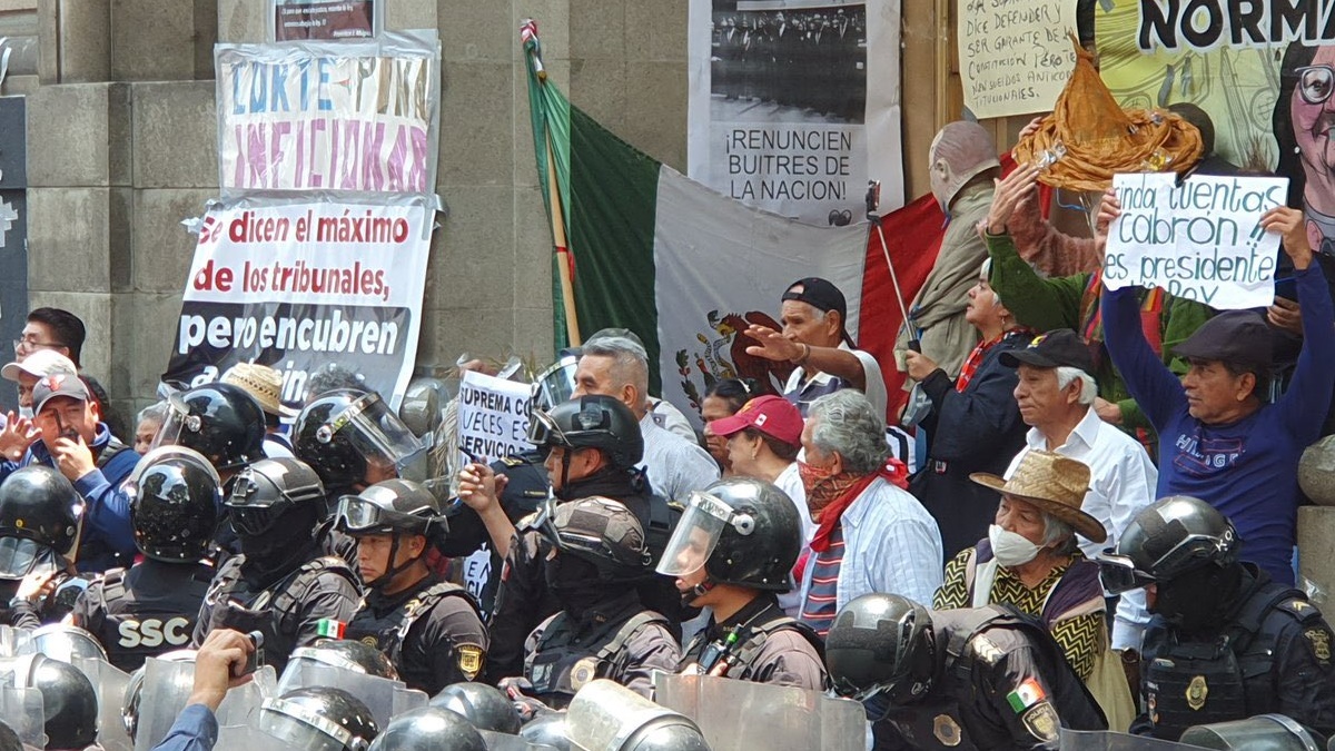 AMLO llama prepotentes a manifestantes que apoyan a la SCJN