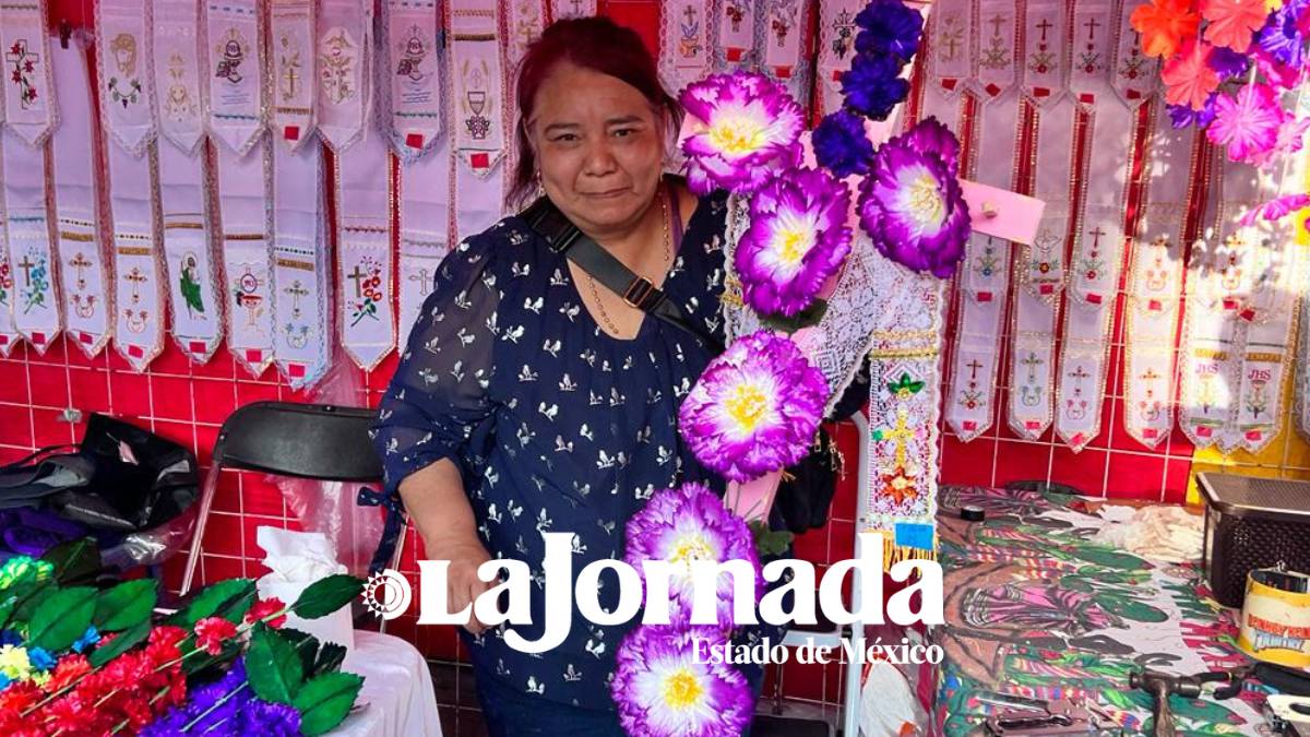 Artesana mantiene viva tradición popular del Día de la Santa Cruz en Capultitlán