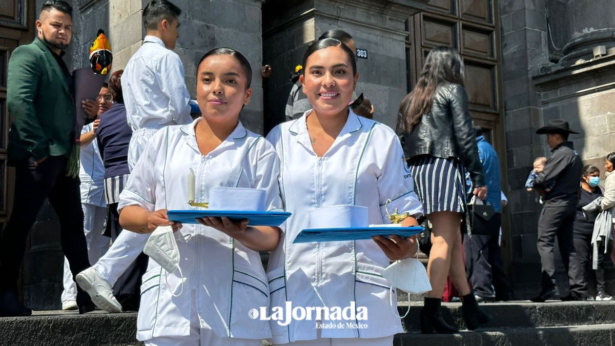 Reciben cofia en el Día Internacional de la Enfermería en Toluca